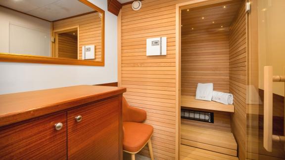Another luxury on the Son de Mar is the sauna for 2-3 people.